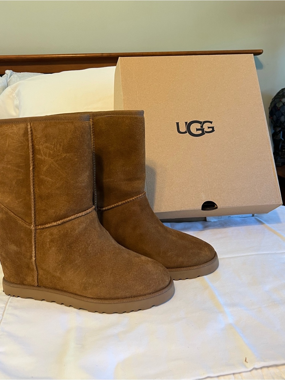 NIB UGG Classic Femme Mini Wedge Boot in Chestnut - Womens Size 10